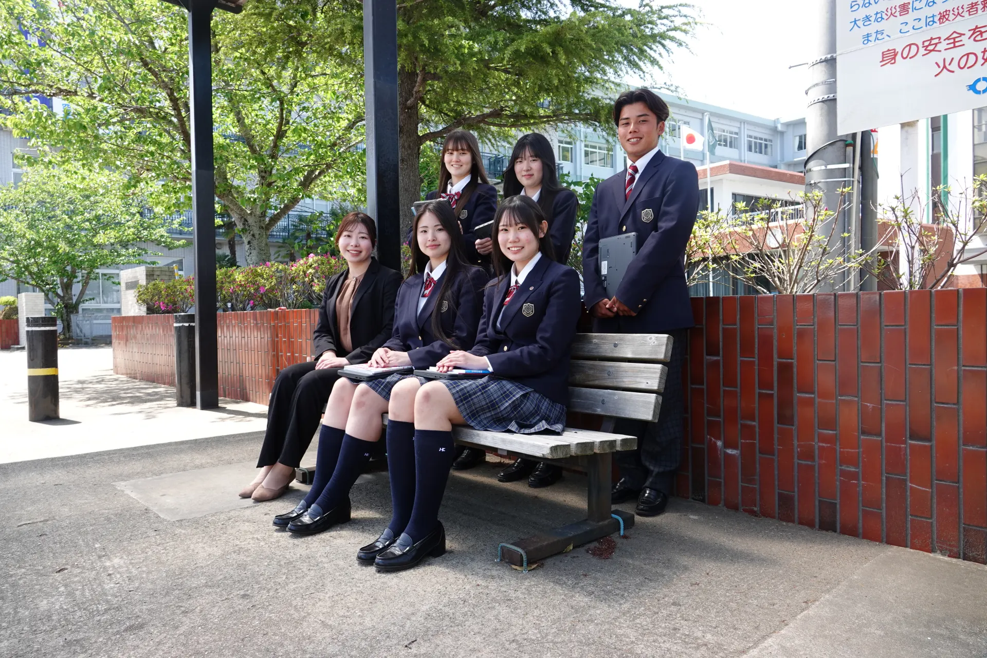 千葉学芸高等学校の校門