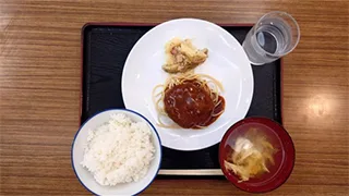 学生食堂のメニュー デミハンバーグ定食