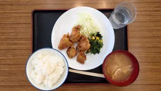 学生食堂のメニュー から揚げ定食