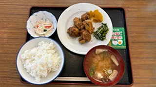 学生食堂のメニュー から揚げ（世界のやまちゃん風）