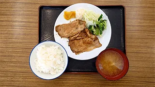 学生食堂のメニュー 豚肉みそ炒め定食